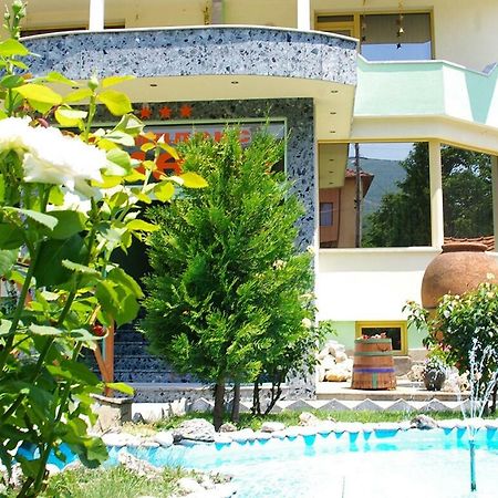 Hotel Complex Diana Cherven  Esterno foto