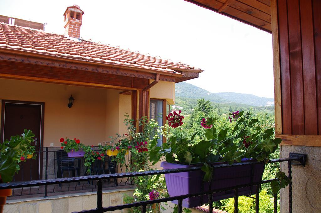 Hotel Complex Diana Cherven  Esterno foto