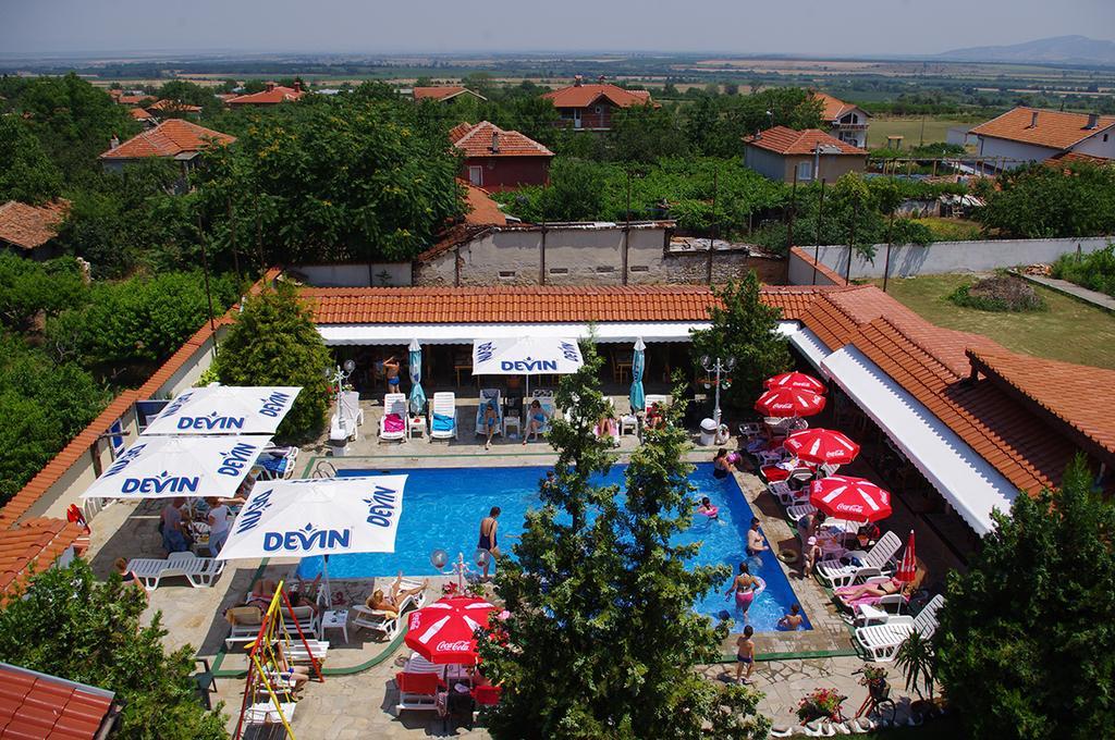 Hotel Complex Diana Cherven  Esterno foto