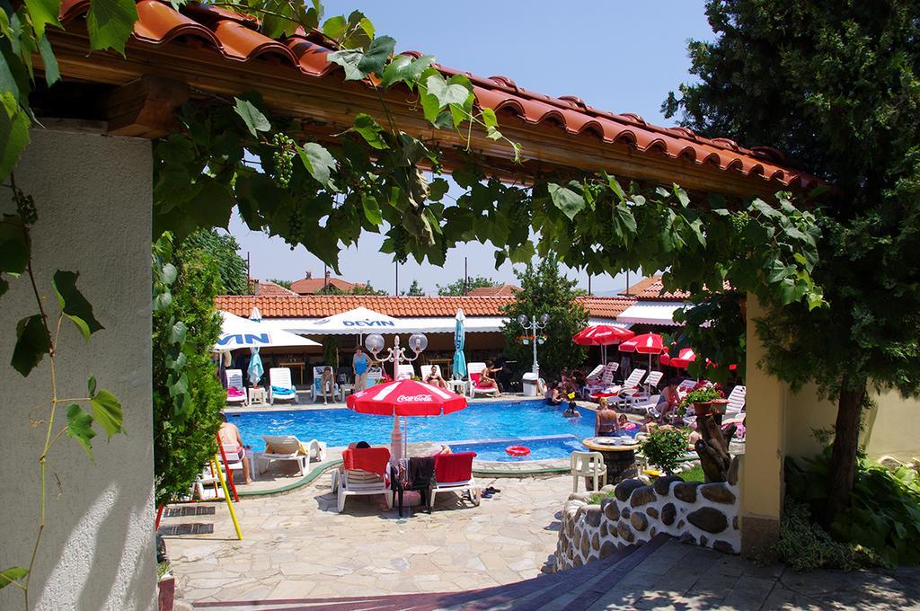 Hotel Complex Diana Cherven  Esterno foto
